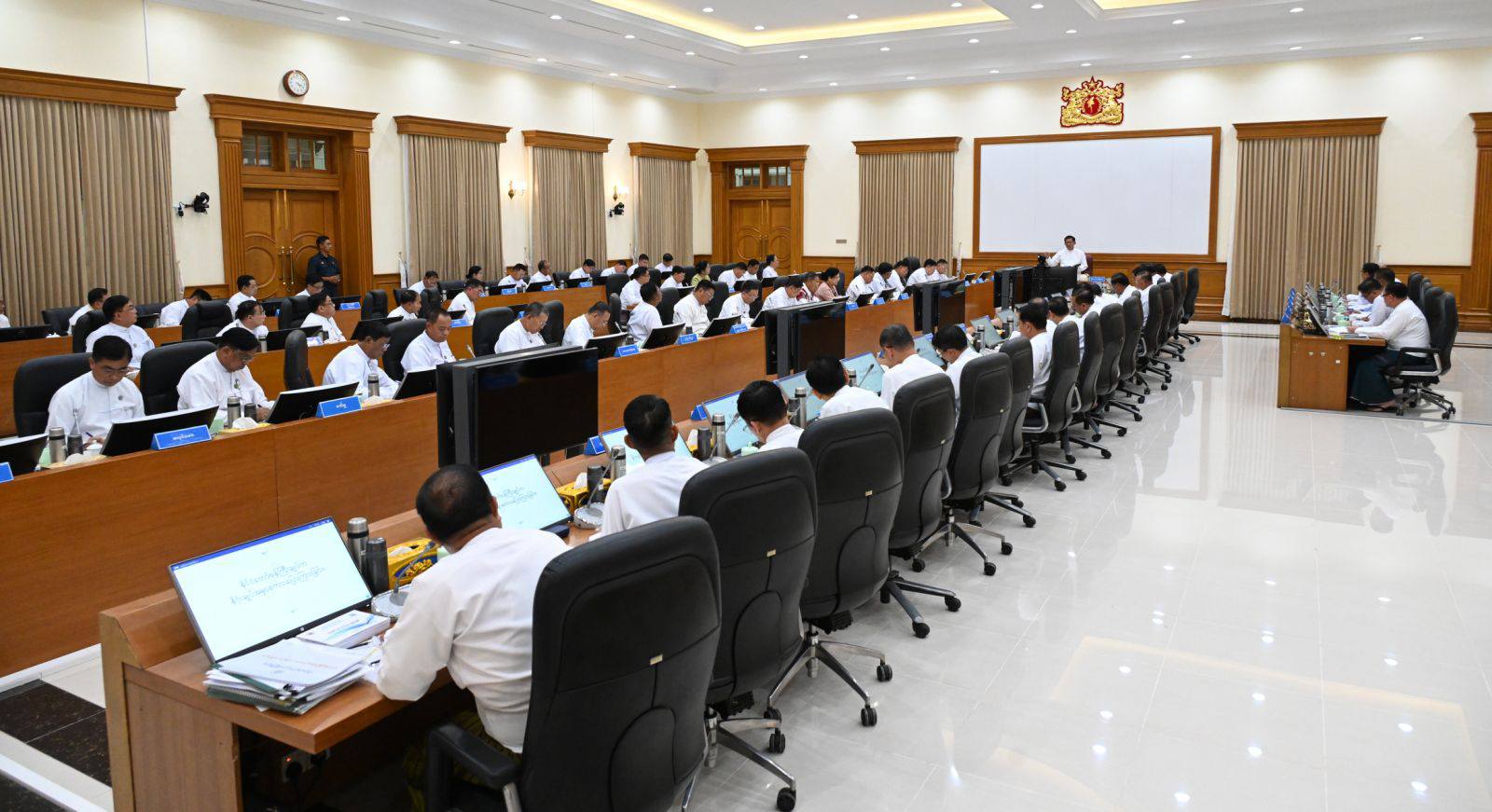 မြစ်ဆုံစီမံကိန်း ရပ်ဆိုင်းခဲ့လို့ လျှပ်စစ်ဓါတ်အားဖူလုံမှု မရှိဖြစ်ရတယ်လို့ စစ်ခေါင်းဆောင် ပြော