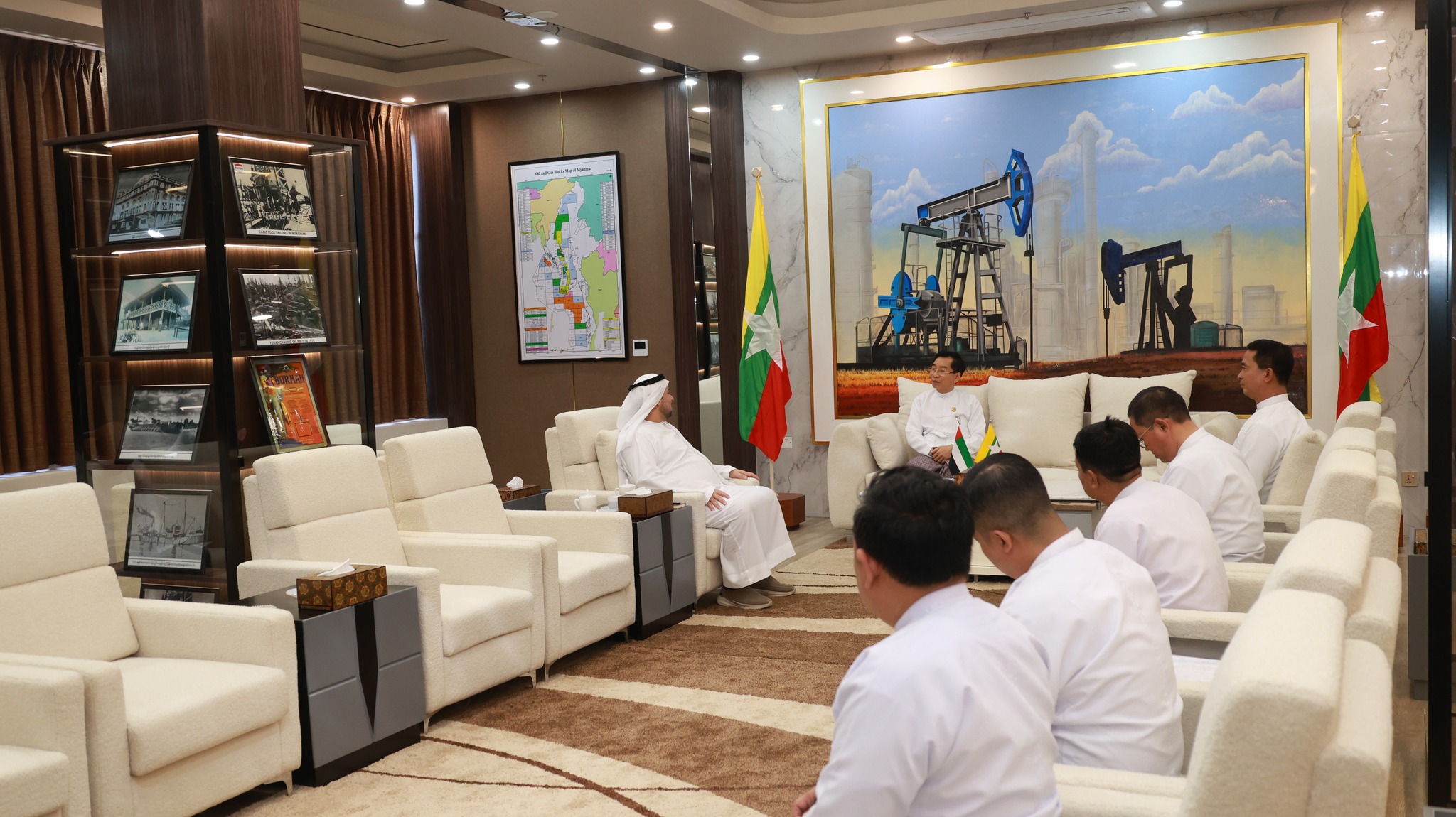 ယူအေအီးကို ရေနံနဲ့ သဘောဝဓါတ်ငွေ့ ကမ်းလွန်လုပ်ကွက်တွေမှာ ရင်းနှီးမြှုပ်နှံဖို့ စစ်ကောင်စီ ဆွေးနွေး