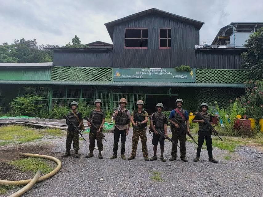 ဖယောင်းတောင်ရွှေတွင်းကို တော်လှန်ရေးဘက်က လက်လွှတ်ရပြီးနောက် ဆက်လက်ထိုးစစ်ဆင်မယ်လို့ ဆို